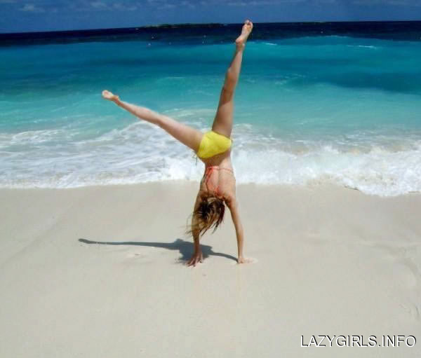 emily_osment_emily_osment_bikini_Rr8Wvm3.sized