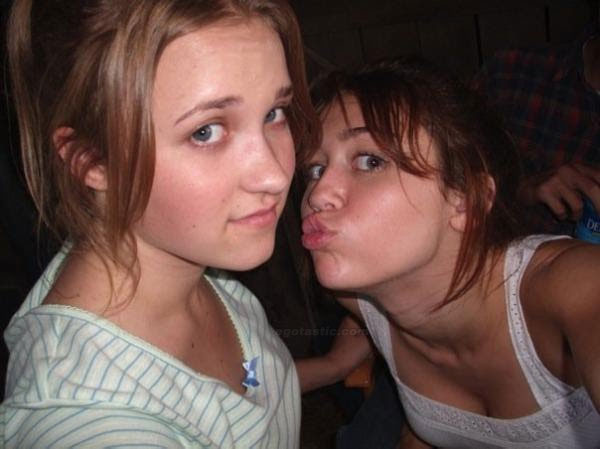 emily-osment-leaked-pictures-01