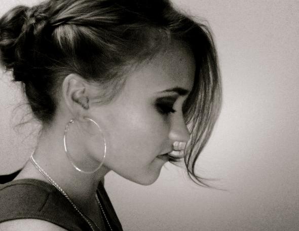 EmilyOsmentsongPics1HV3FvpzRSrEPgM